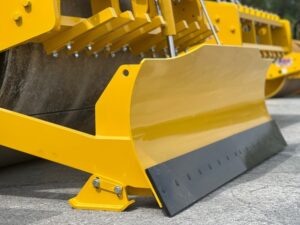 Close up view of the hydraulically assisted blade kit for soil leveling, available on the SV544 soil compactor.